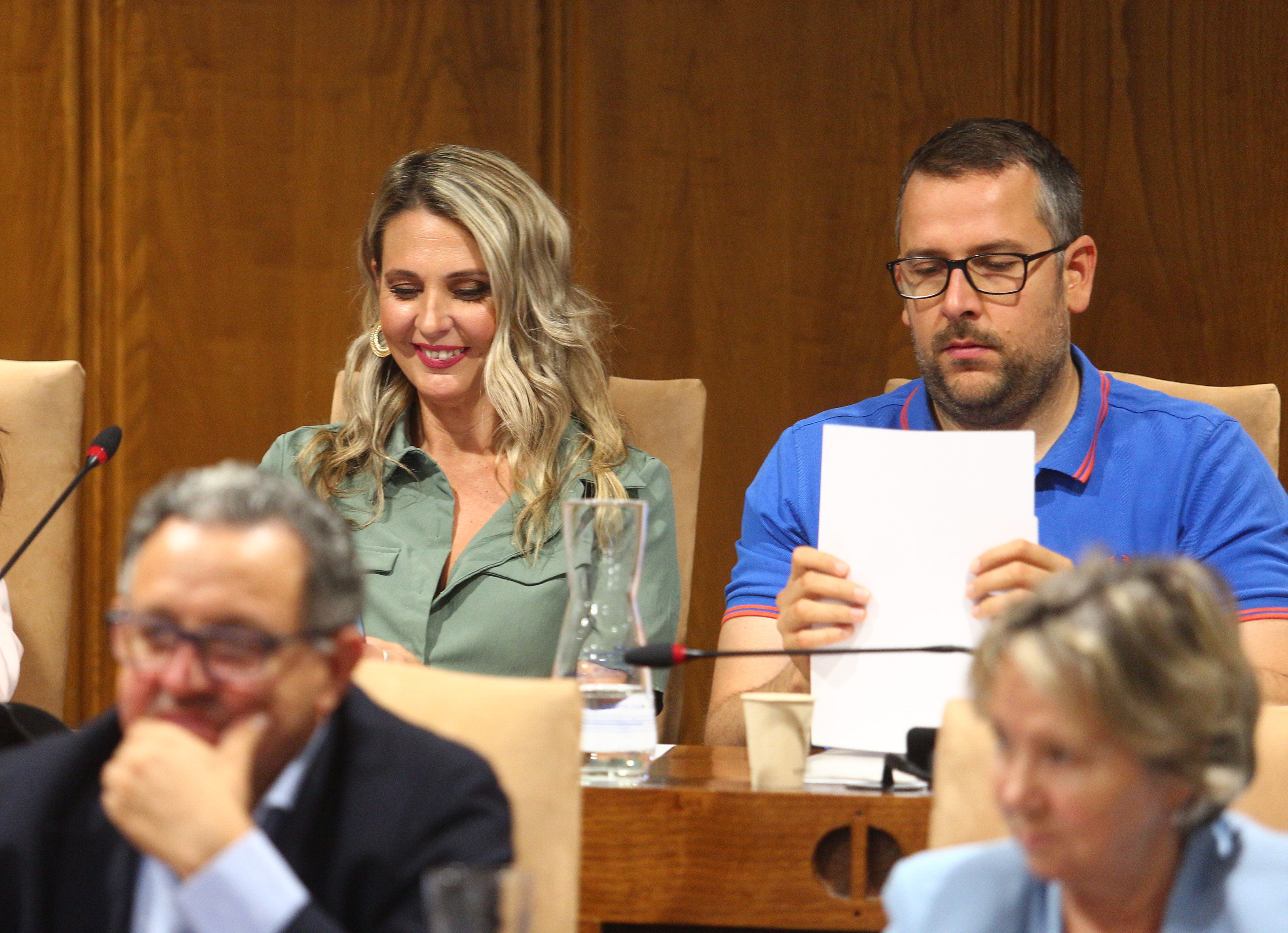 Los concejales de Vox, Patricia González y Gerardo González, durante un pleno. | César Sánchez (Ical)