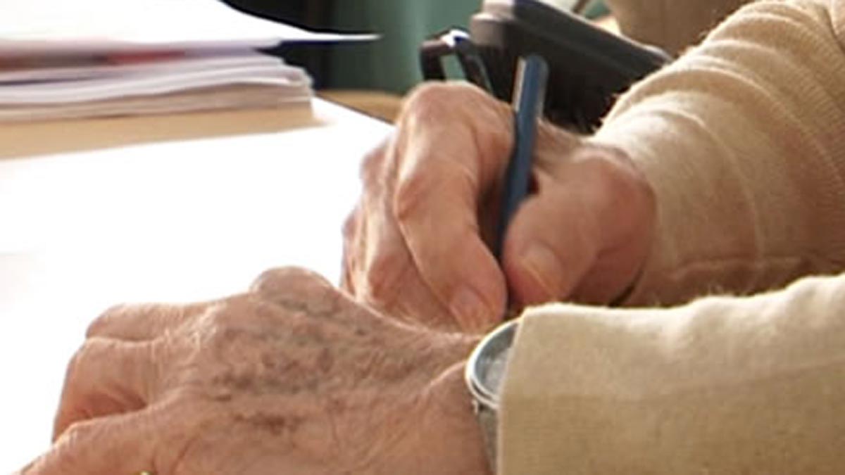 Imagen de archivo de la firma de un testamento. | L.N.C.