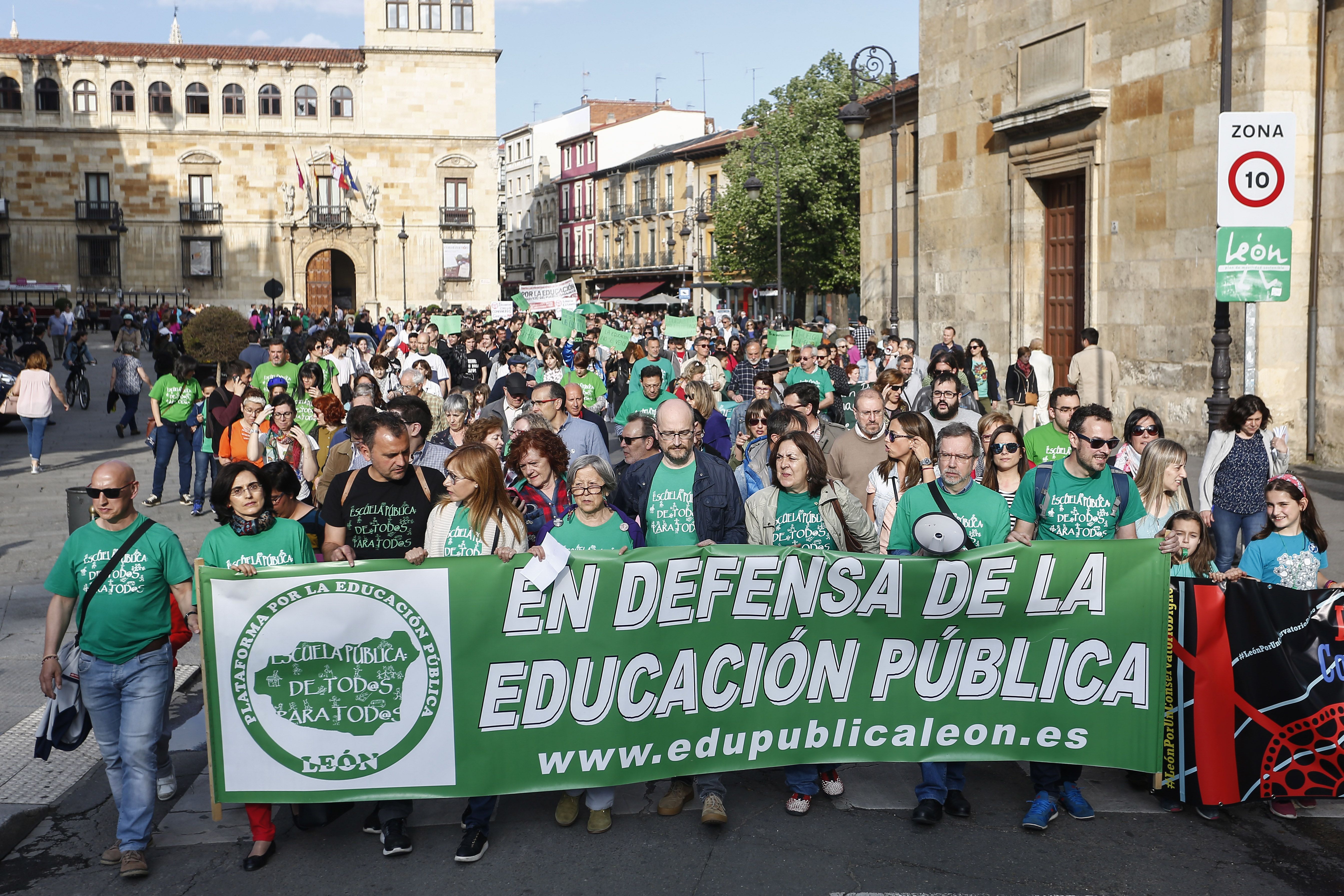 Imagen de archivo de una manifestación por la defensa de la educación pública en León. | CAMPILLO (ICAL)