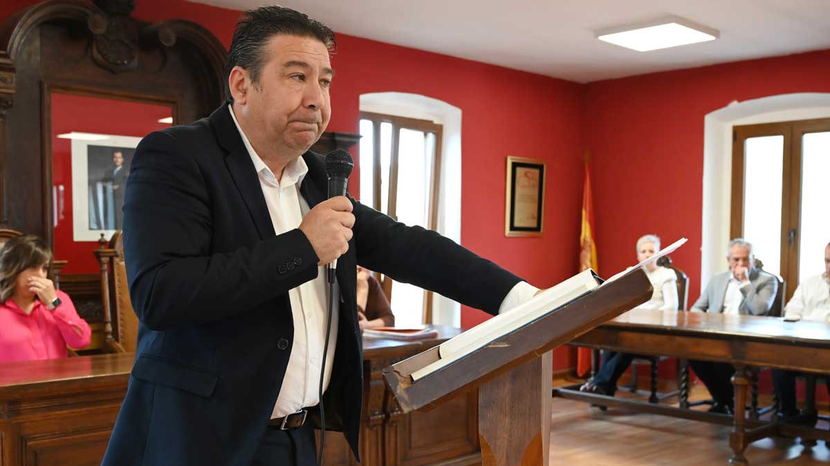 El alcalde de Cistierna, Luis Mariano Santos. | ICAL
