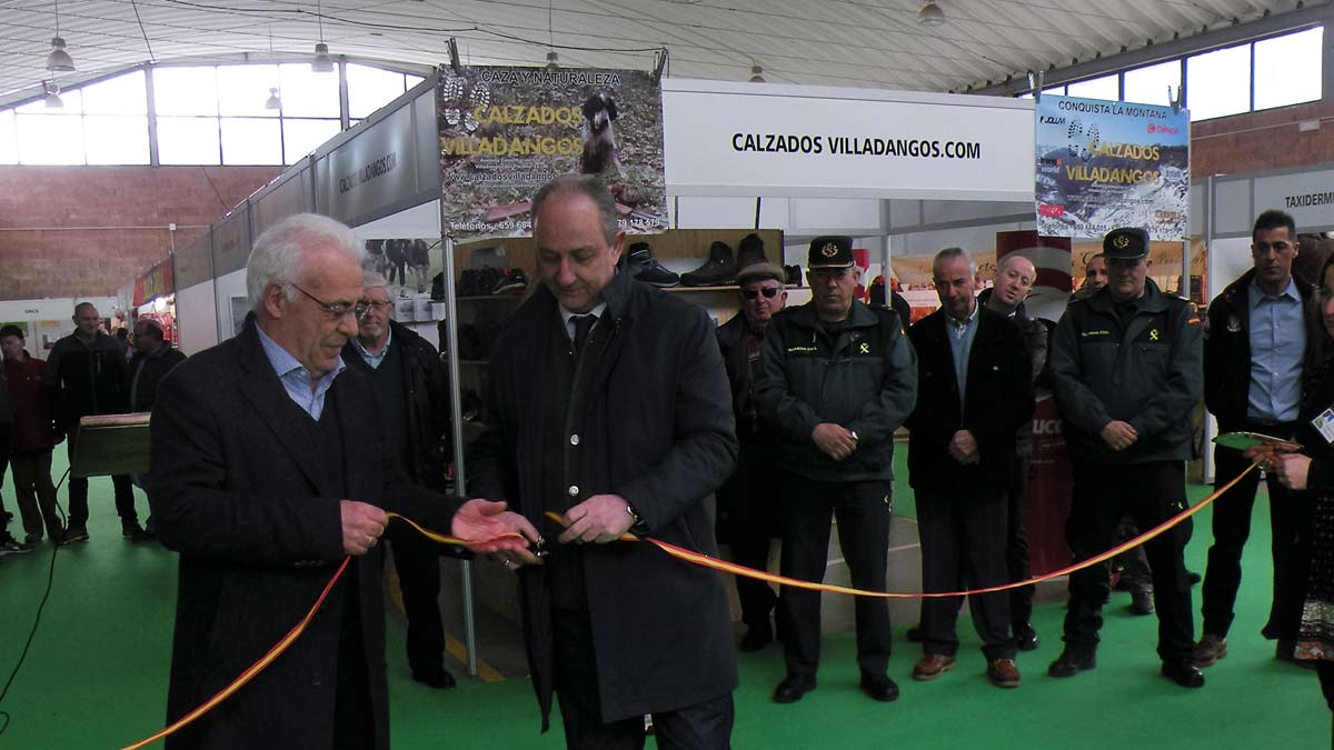 Un momento de la inauguración de la muestra Reinatur, este sábado. | E. NIÑO