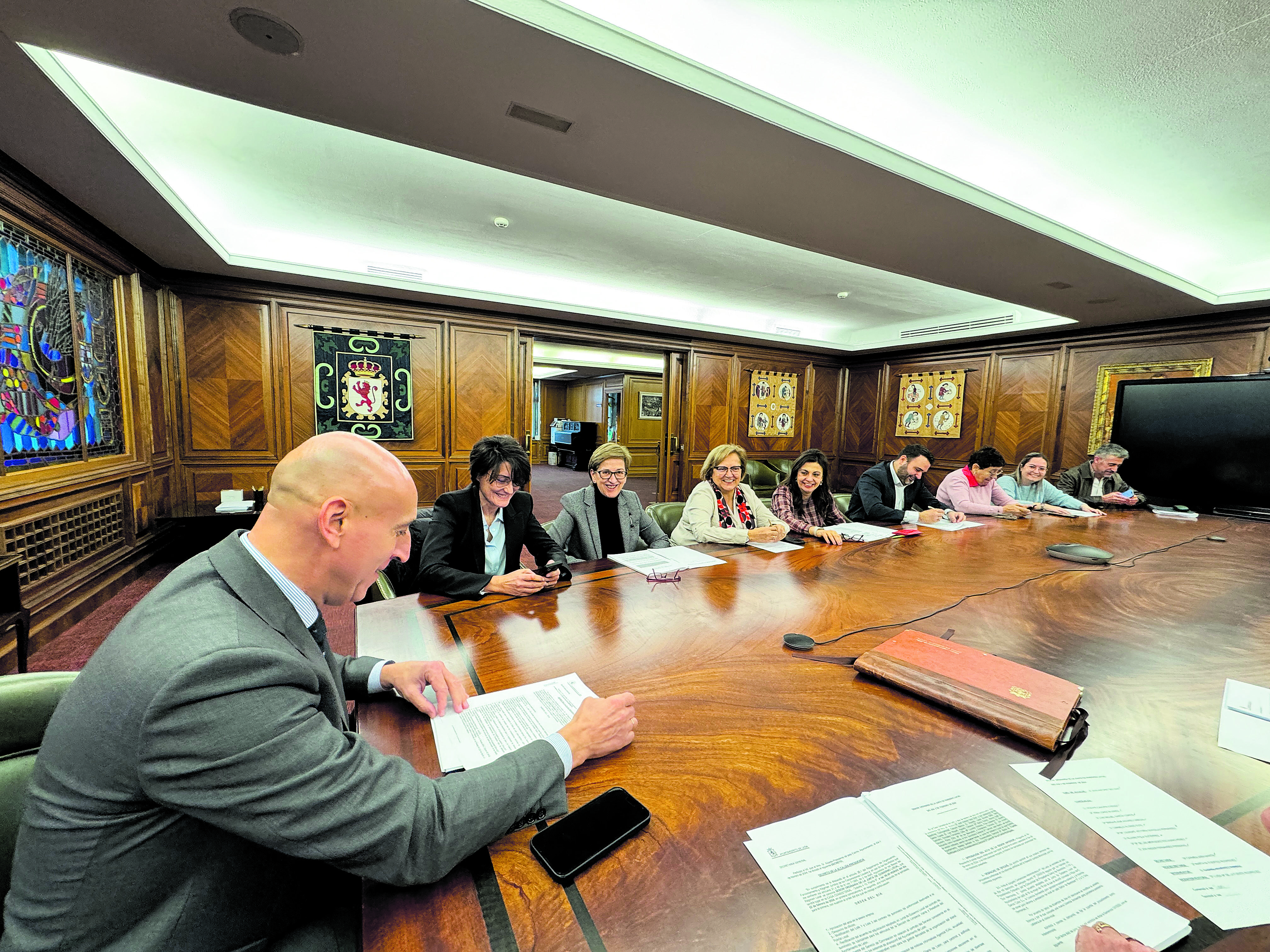Diez presidió este viernes la reunión de la Junta de Gobierno Local. | L.N.C.