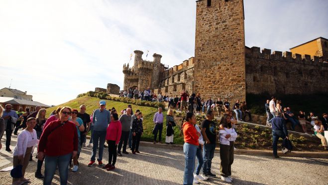 Turistas en el castillo. | ICAL