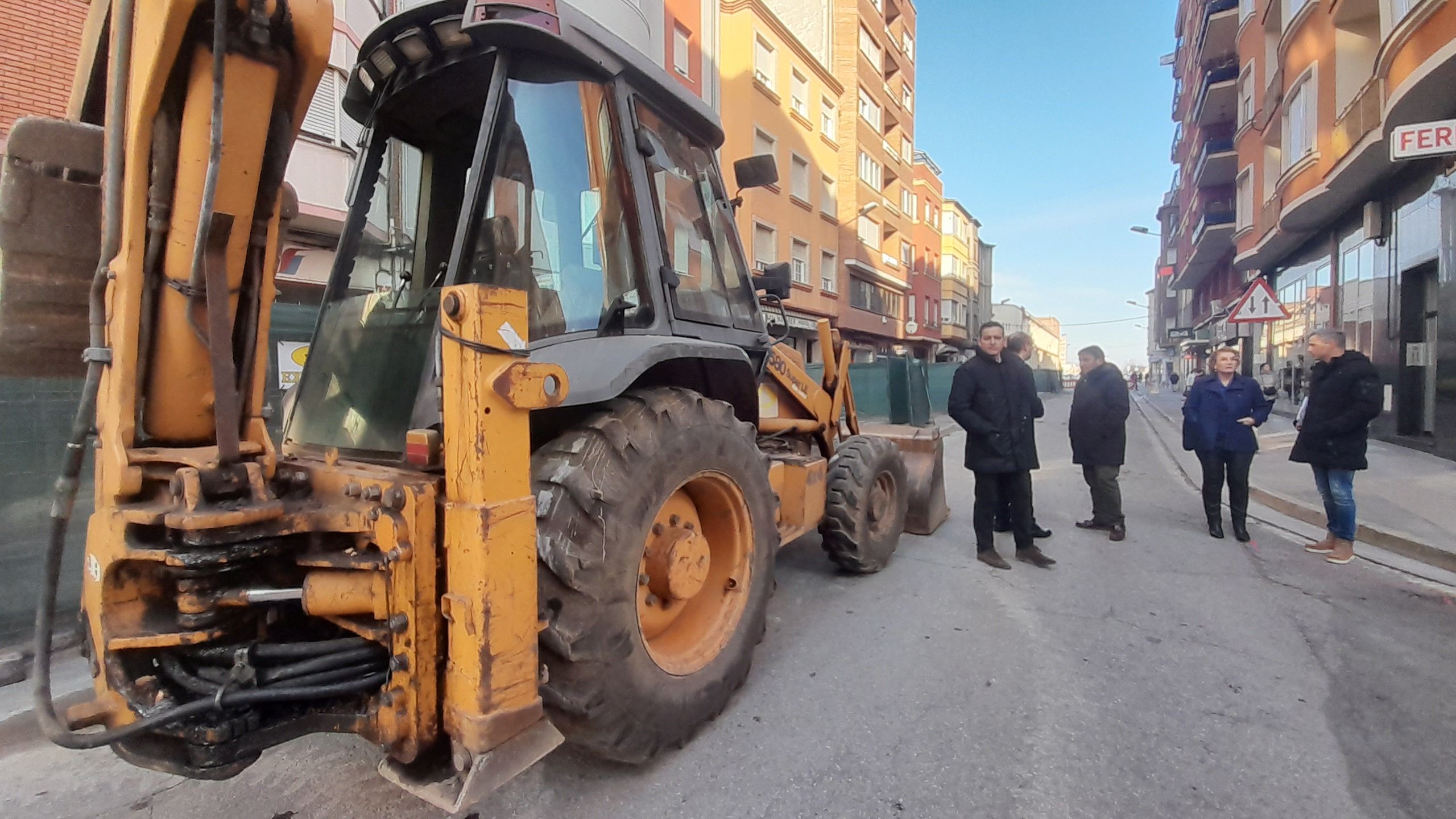 Obras en la calle Gómez Nuñez de Ponferrada. | MAR IGLESIAS