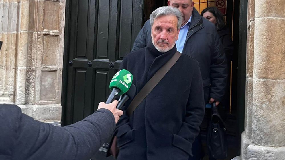 Pedro Muñoz saliendo de la Audiencia Provincial de León. | MIRIAM BADIOLA (ICAL)