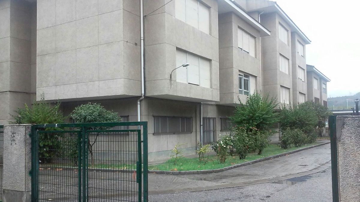 Imagen del colegio La Puebla, en el barrio de Las Huertas del Sacramento de Ponferrada. | L. N. C.