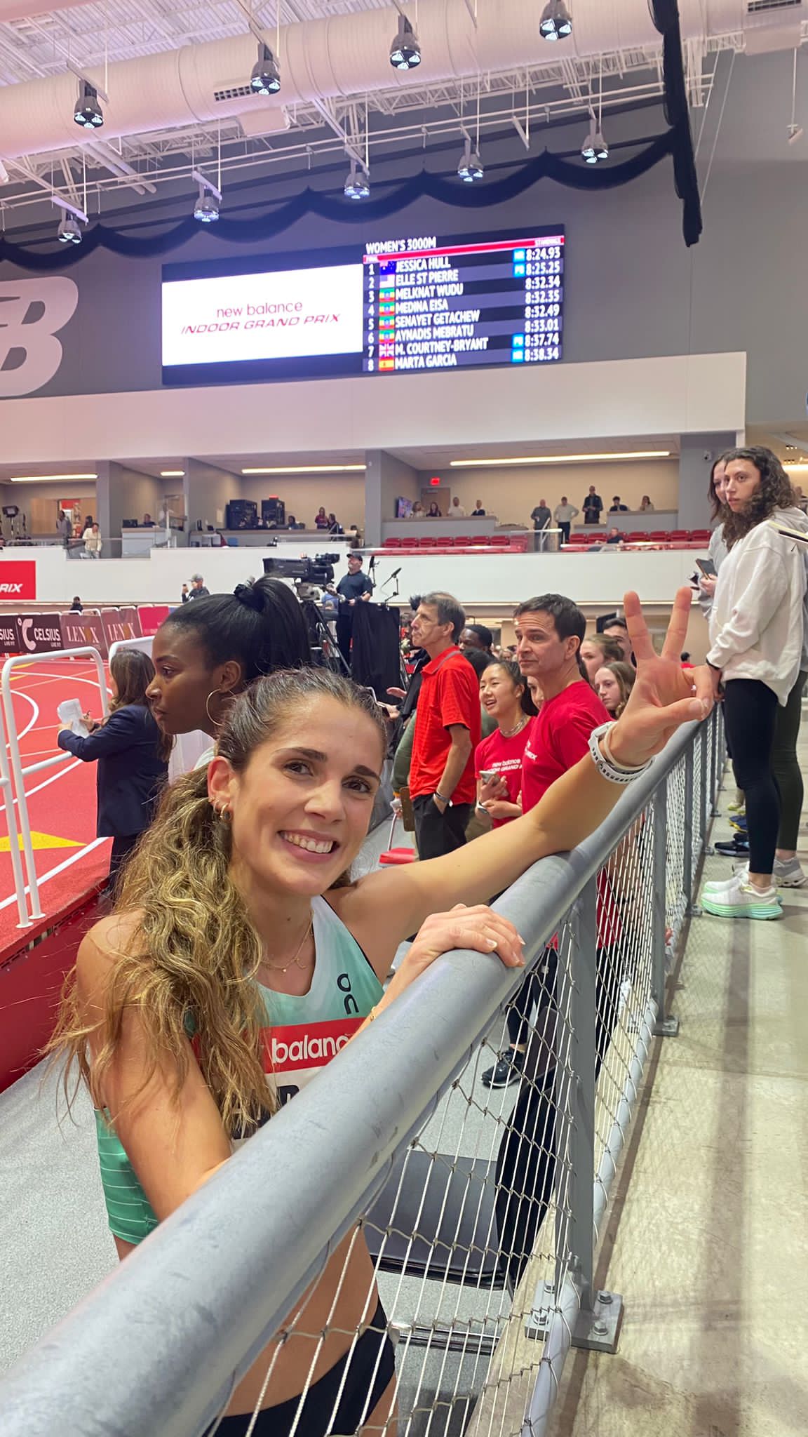 Marta García tras batir el récord de los 3.000 m y los 2.000 m al mismo tiempo. | RFEA