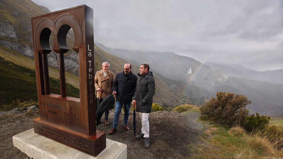 Inauguración del mirador con la pieza artística de Rogelio Pacios. | ICAL