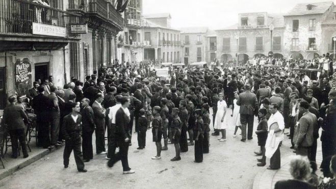 Segunda de las fotografías aparecidas, también de la Plaza del Ayuntamiento.