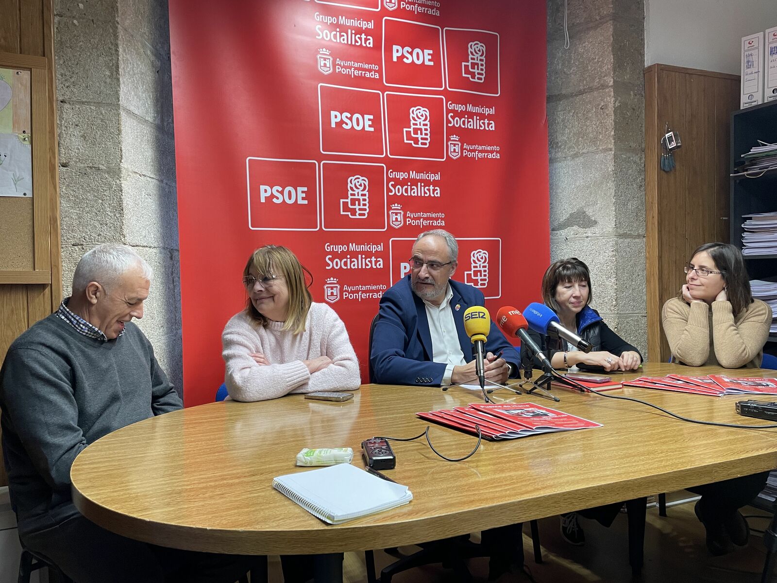 Presentación de la segunda edición de la revista 'Puente de Hierro'. | Javier Fernández