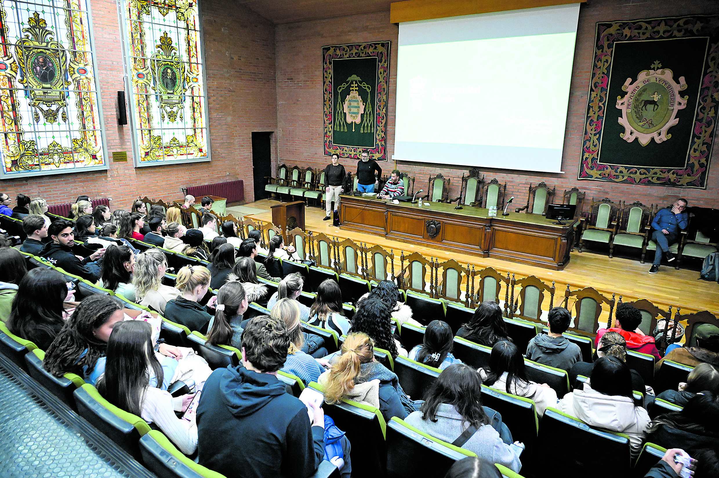 Un grupo de estudiantes Erasmus es recibido en la ULE para el curso 2023-2024. | Saúl Arén