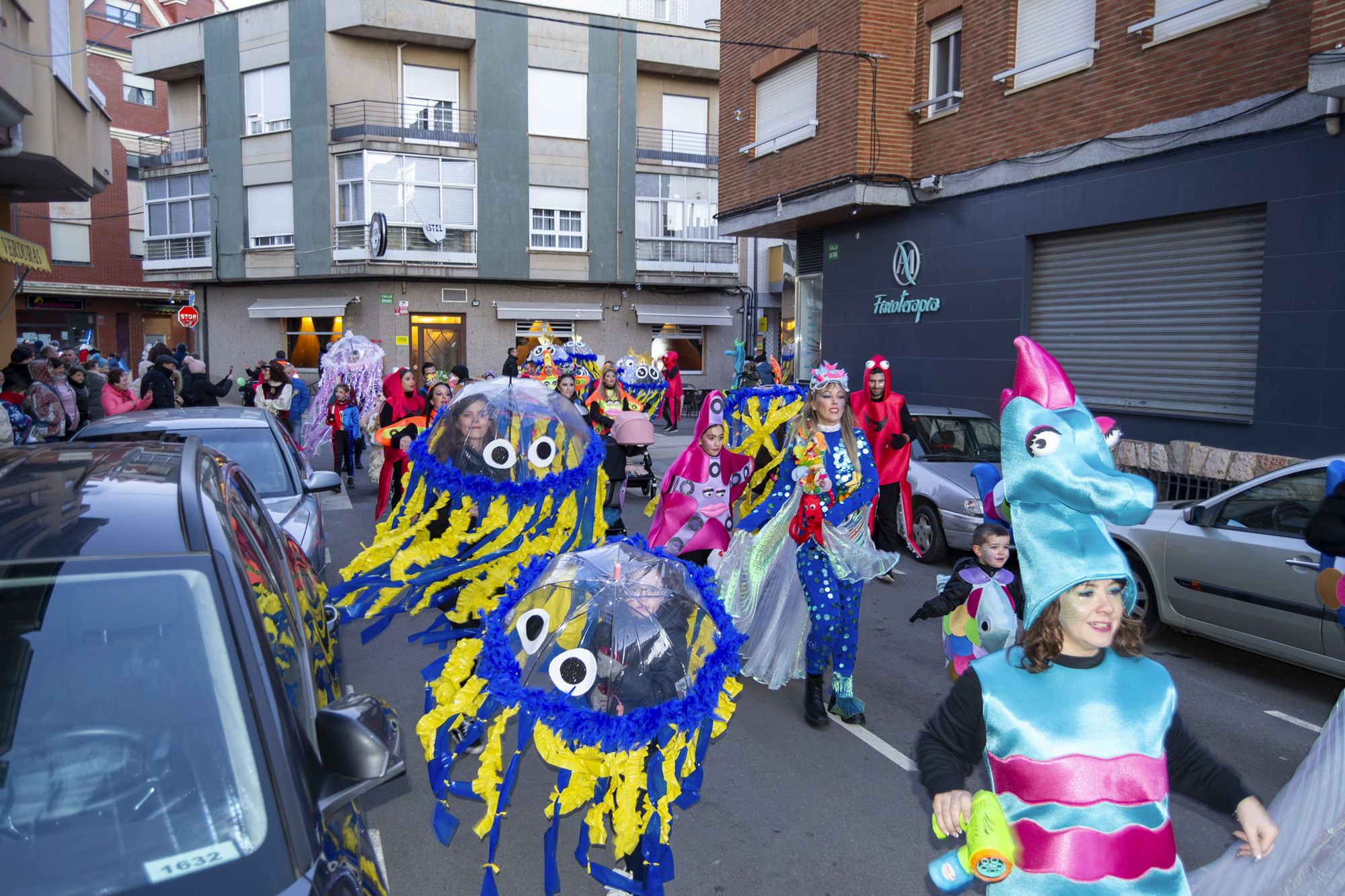 Medusas y caballitos de mar en el desfile del sábado en La Virgen del Camino. | L.N.C.