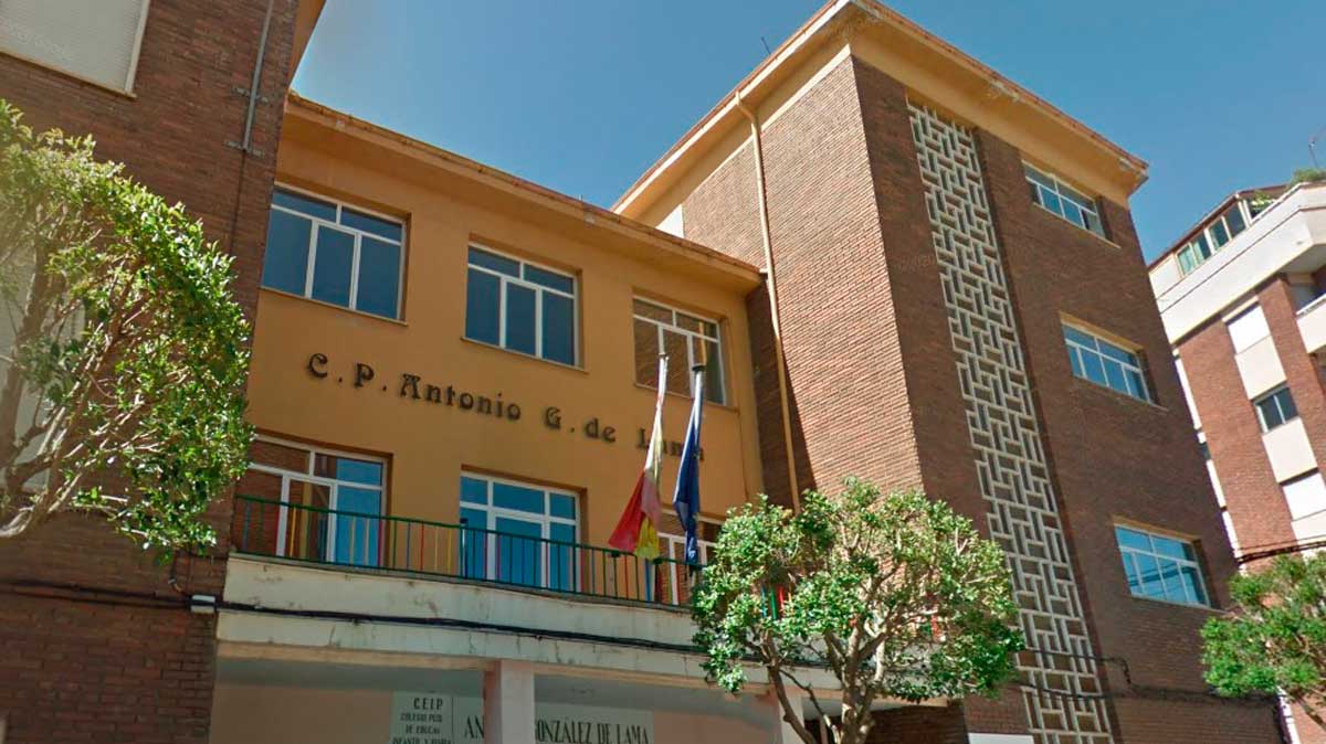 El colegio público Antonio González de Lama, ubicado en el barrio de El Ejido, en una imagen de archivo. | L.N.C.