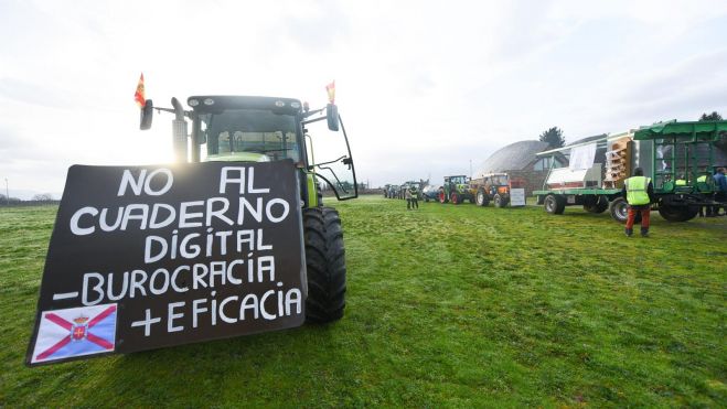 Tractores en el punto de partida para participar en la tractorada. 