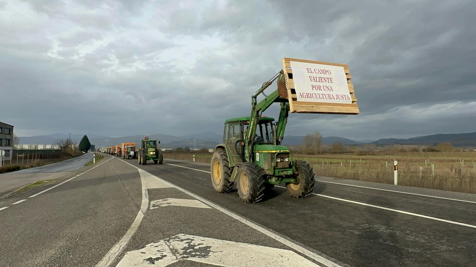 Por la N-VI, los tractores llegaron y se fueron de Ponferrada. 