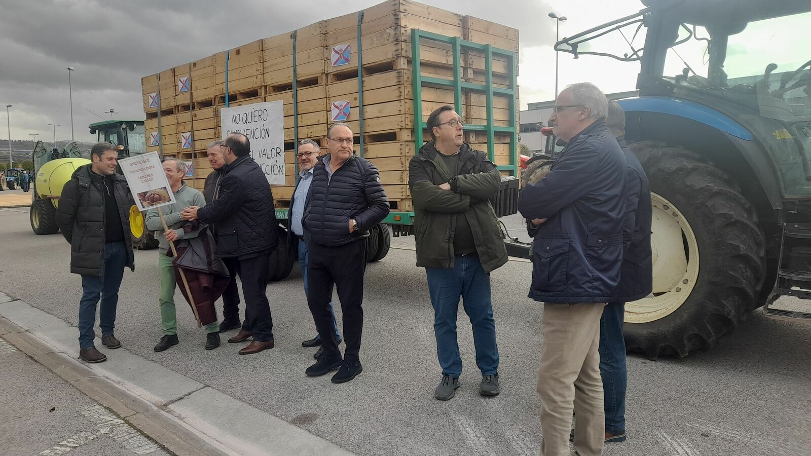 Autoridades que quisieron apoyar la manifestación.