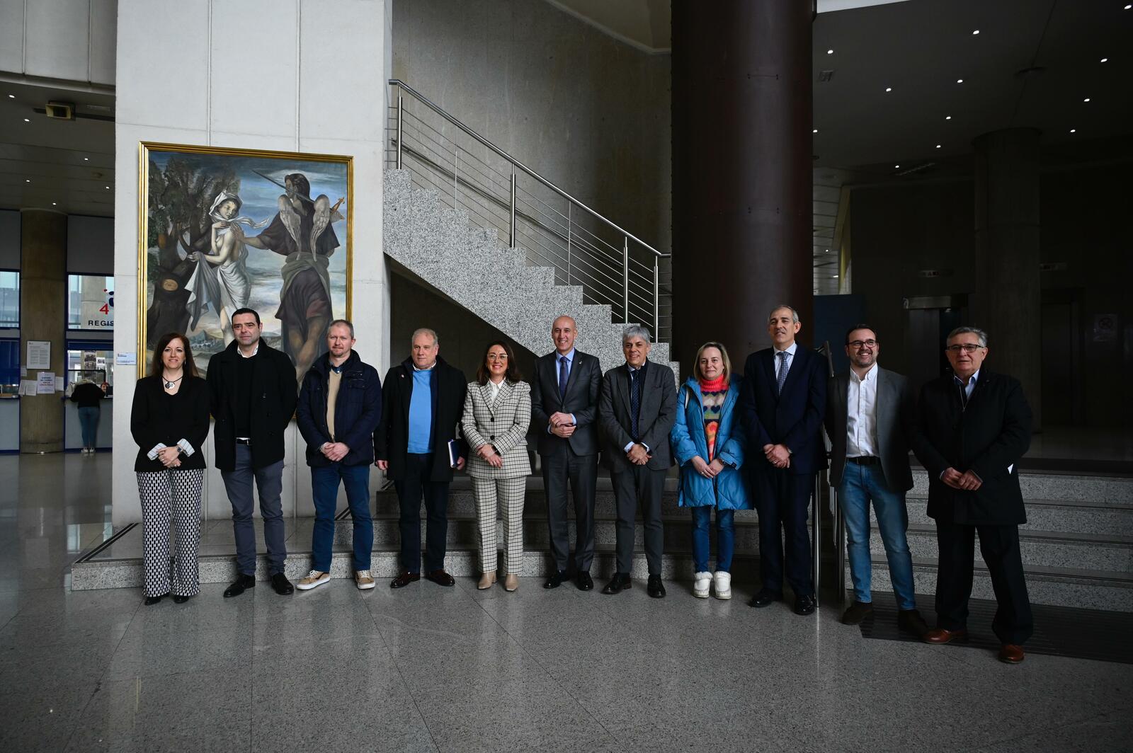 Foto de familia de los participantes en la firma del convenio entre el Ayuntamiento de León y la Junta. | SAÚL ARÉN