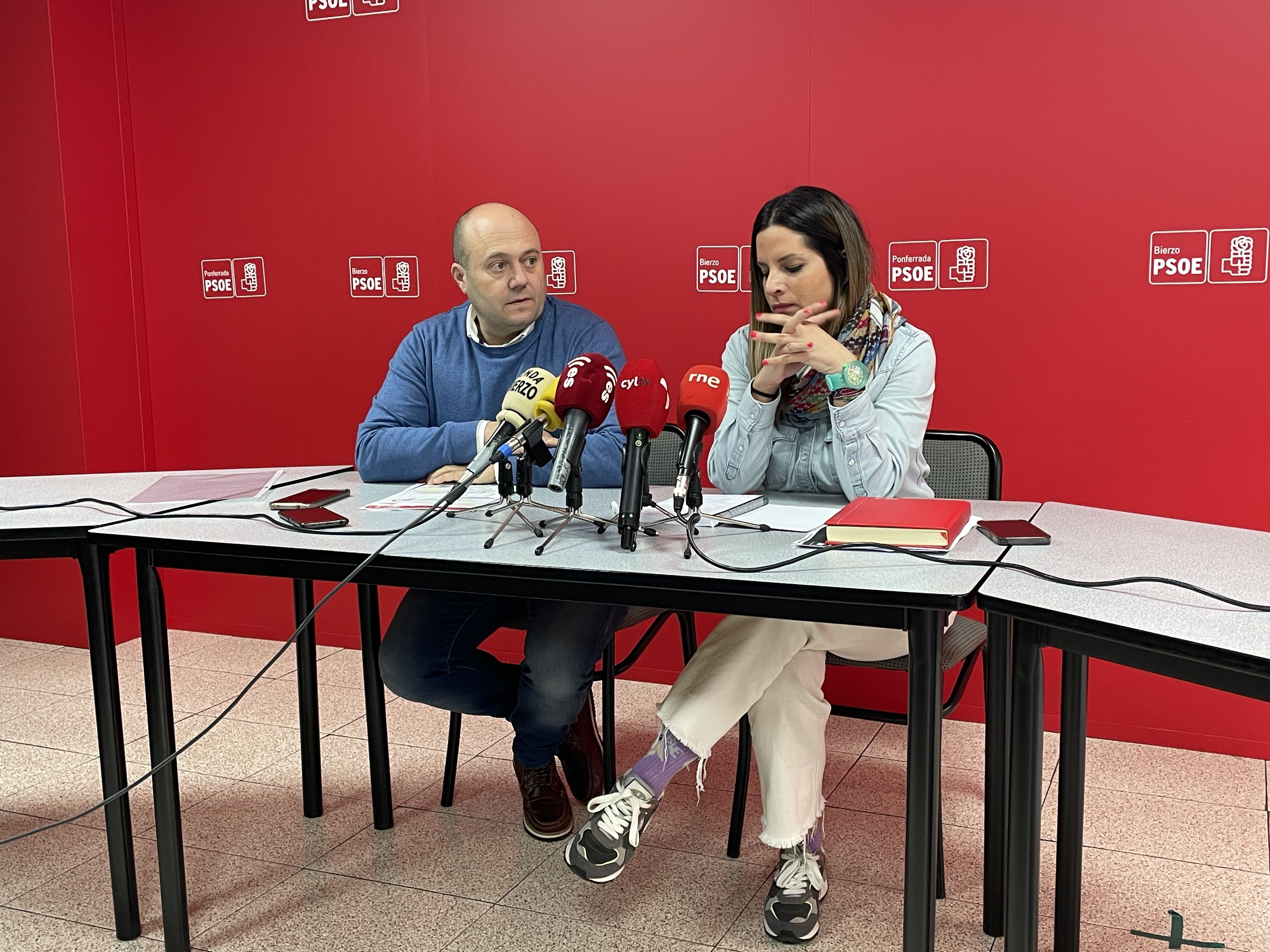 Javier Campos y Nuria Rubio en su comparecencia en Ponferrada. | Javier Fernández