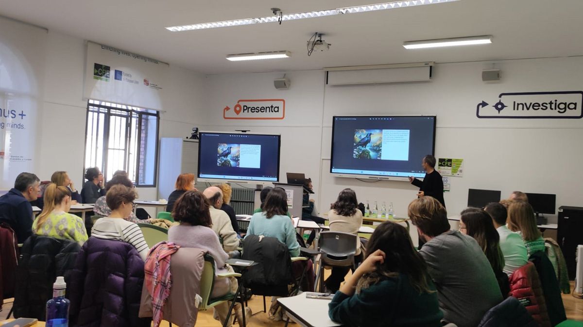 Carlos Cuenllas en la ponencia CFIE de Inteligencia Artificial. | L.N.C.