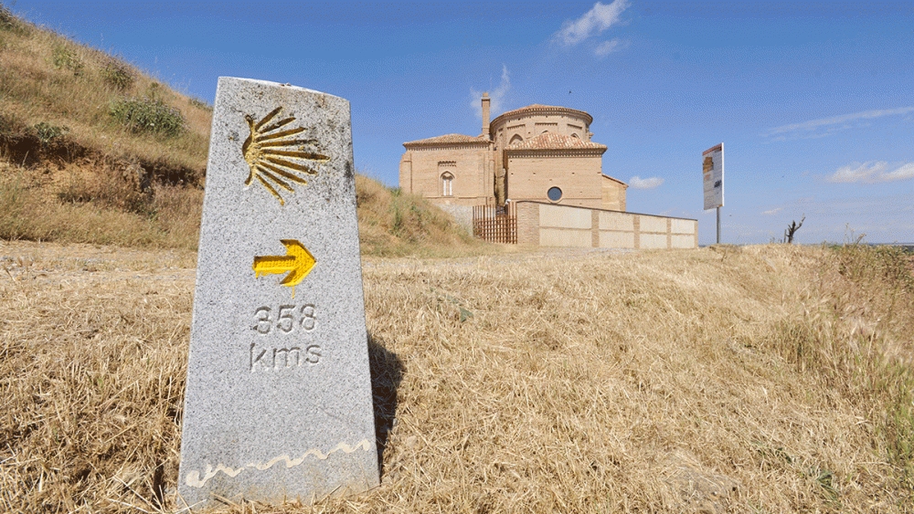 El paso del Camino de Santiago en Sahagún.| DANIEL MARTÍN