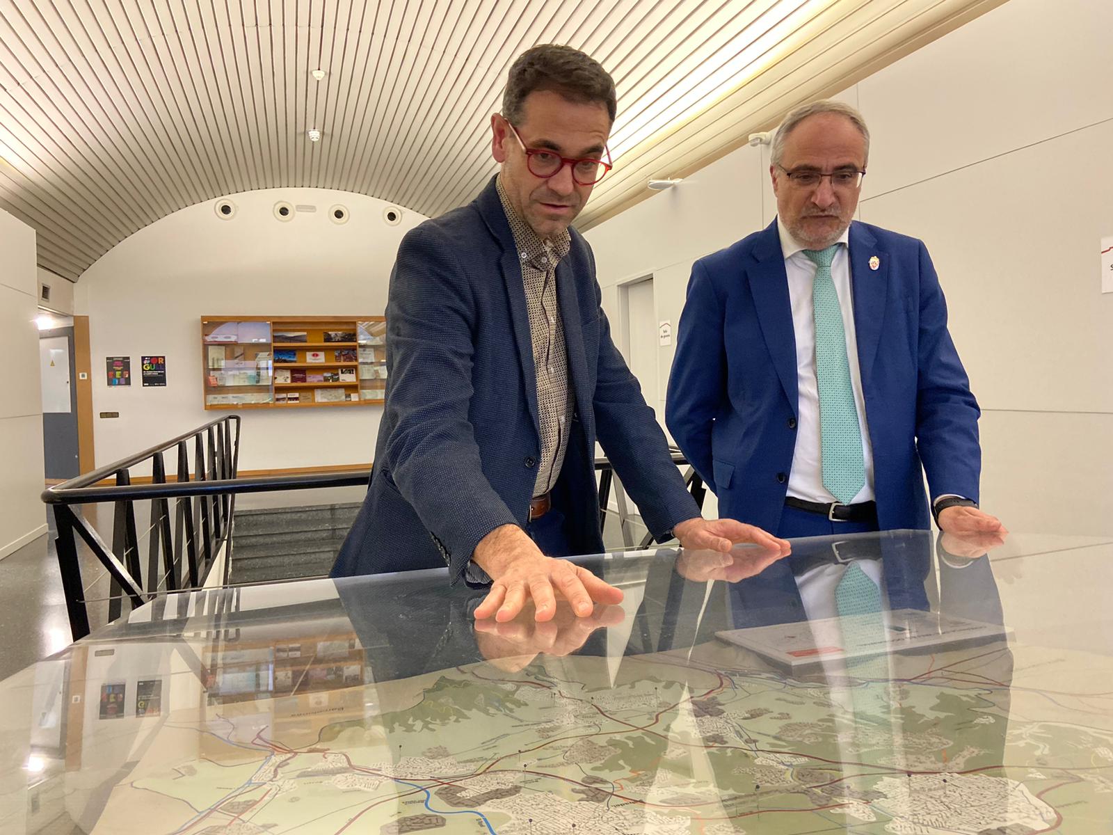 Presidente del Consejo Comarcal berciano con el del Vallès Occidental.