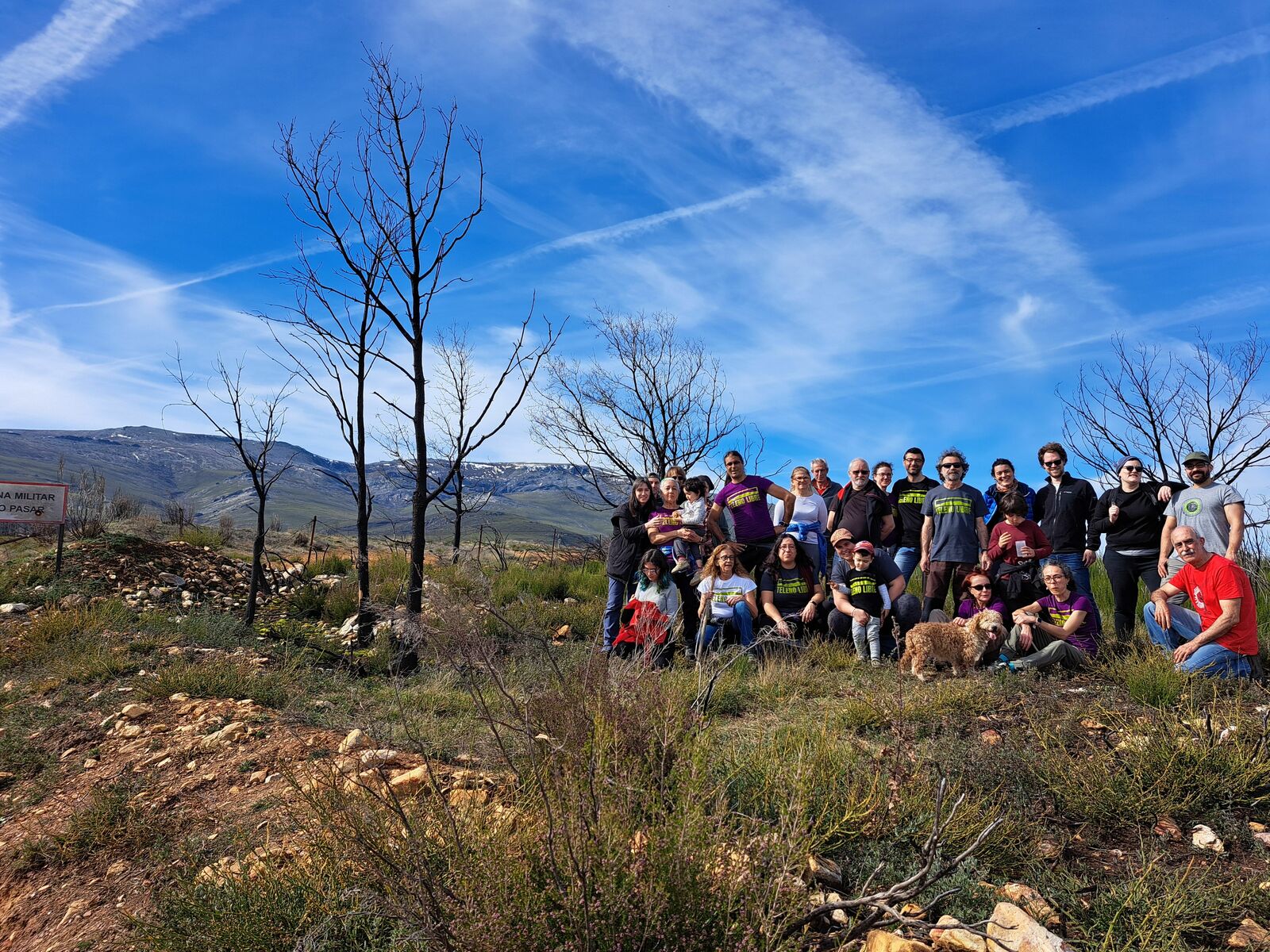 Participantes en la plantación de este domingo. | L.N.C.