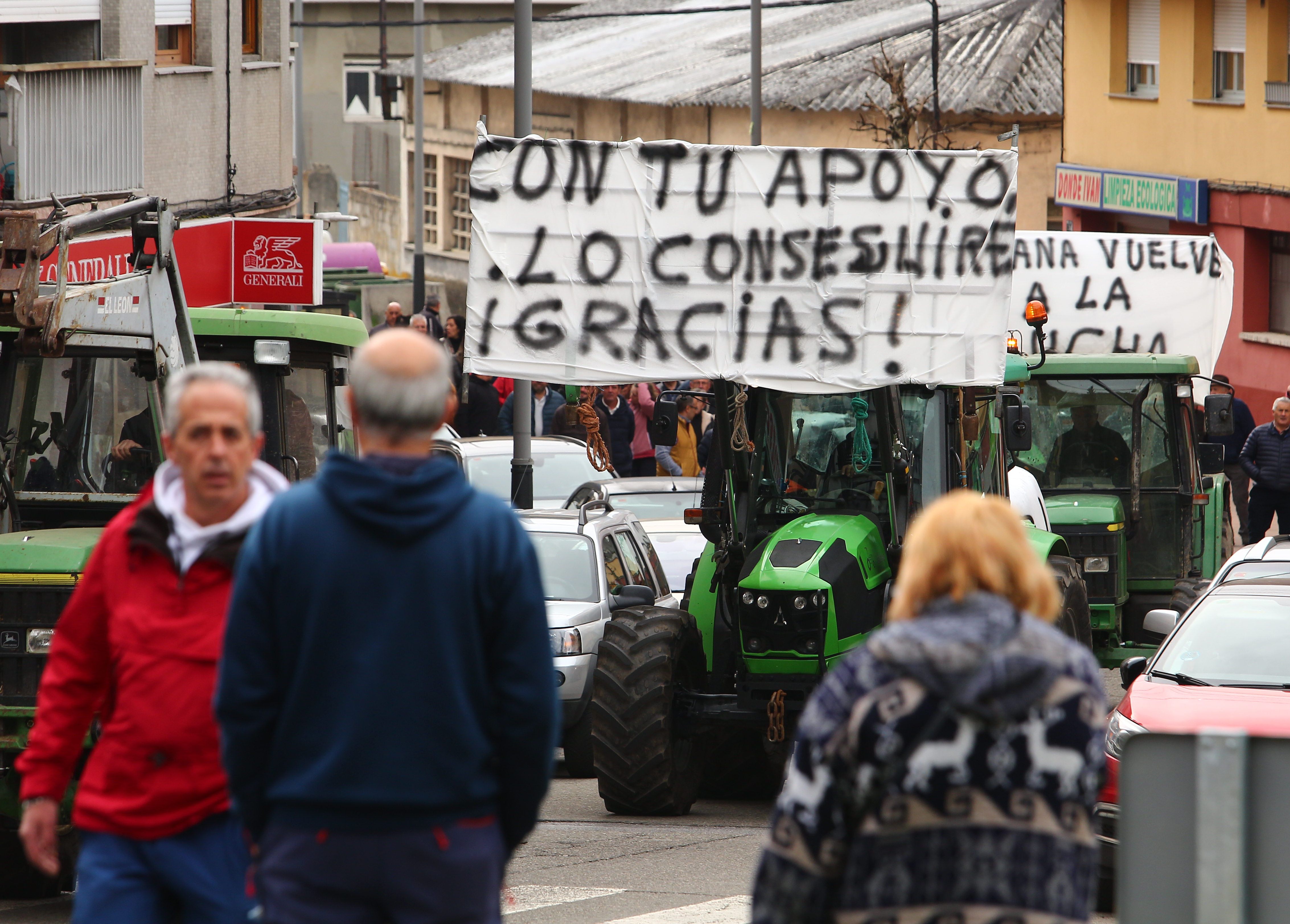  Tractorada este miércoles por las calles de Villablino. | CÉSAR SÁNCHEZ (ICAL)