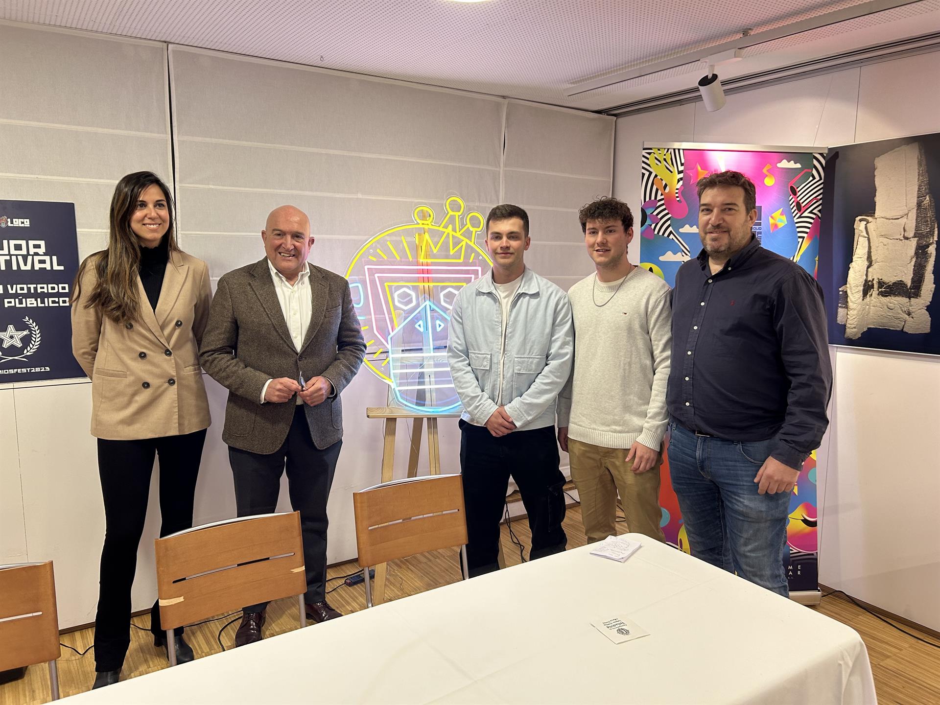 Los promotores del Monoloco, Héctor Herrero y Diego Bajo, con el alcalde de Valladolid. | E.P.