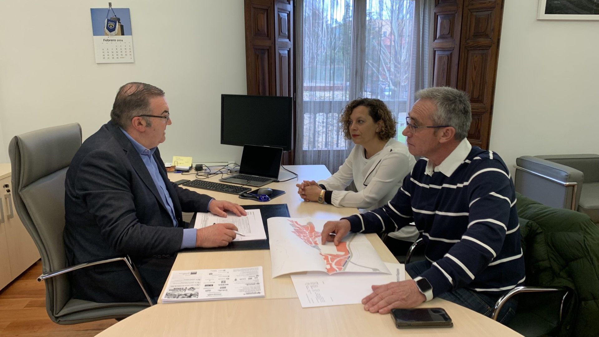 Reunión de Aller durante este miércoles con los representantes de Villaquilambre. | L.N.C.