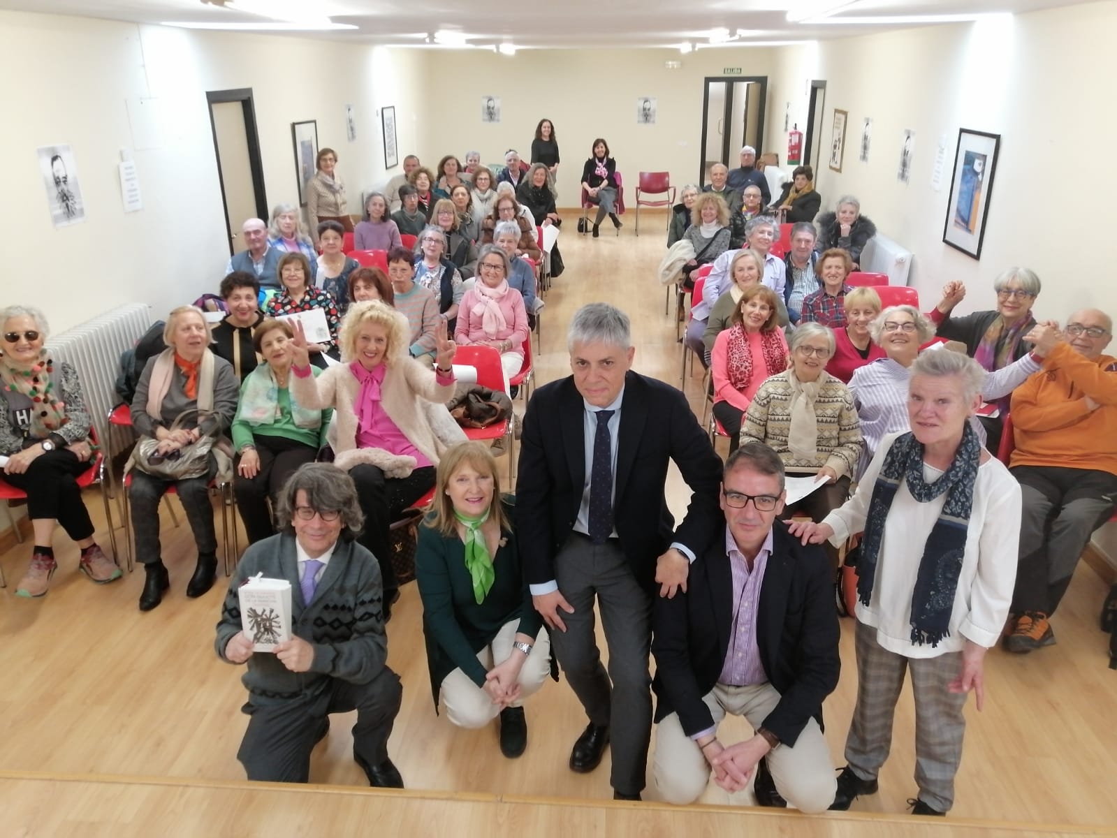 El delegado territorial acompañó a Aguirre en la clausura del taller. | L.N.C.