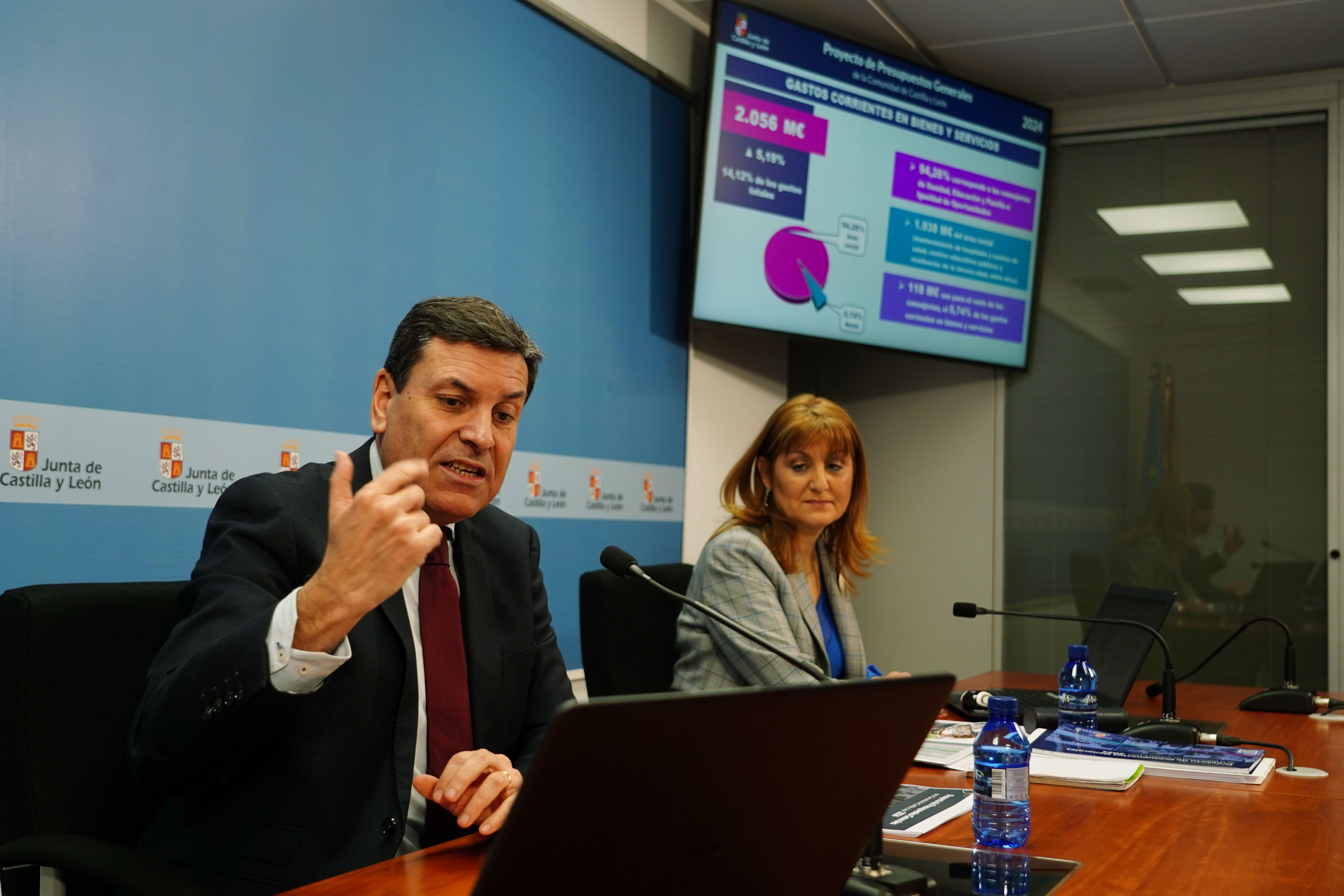 El consejero de Economía y Hacienda y portavoz, Carlos Fernández Carriedo, analiza los presupuestos. | ICAL