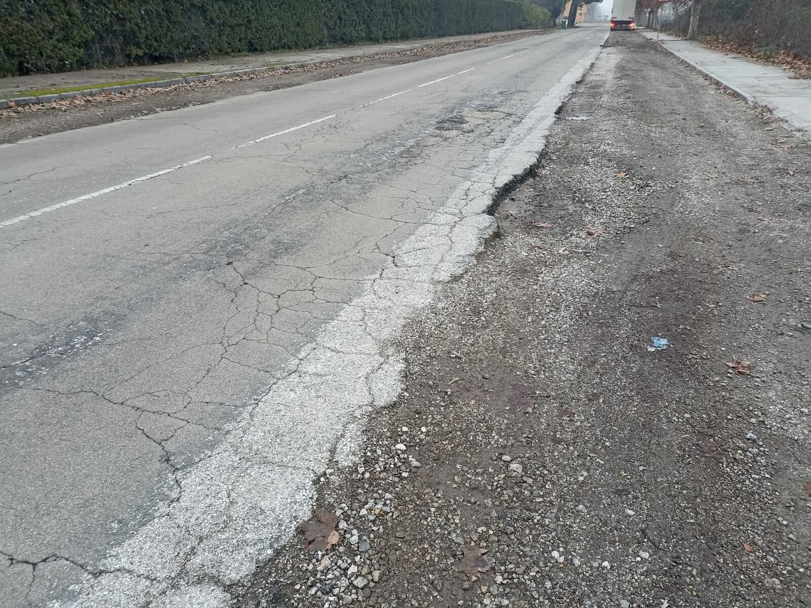 Estado de la carretera CL-5206 en el acceso a Toral de los Vados.