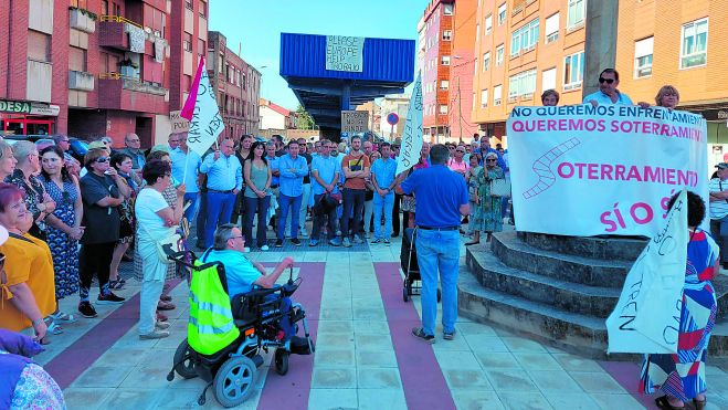Las protestas para exigir el soterramiento no han surtido efecto por el momento. | LNC Las protestas para exigir el soterramiento no han surtido efecto por el momento. | LNC