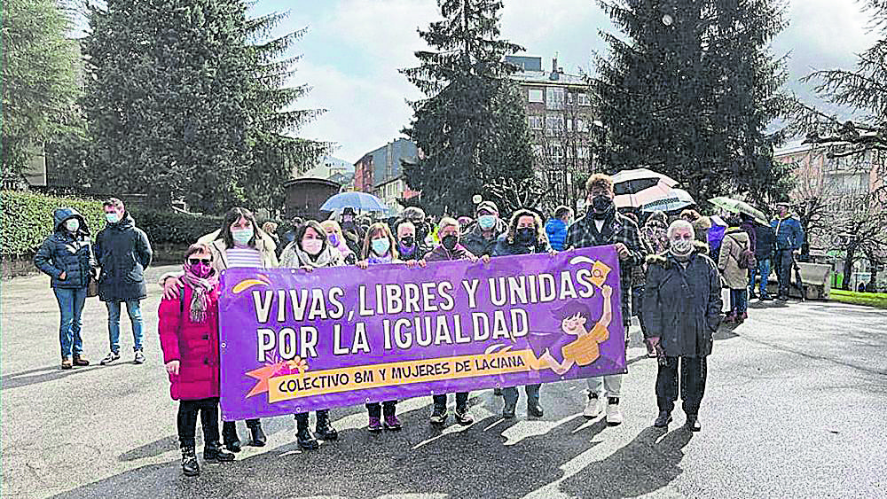 Imagen de archivo de una concentración en Villablino en favor de la mujer.