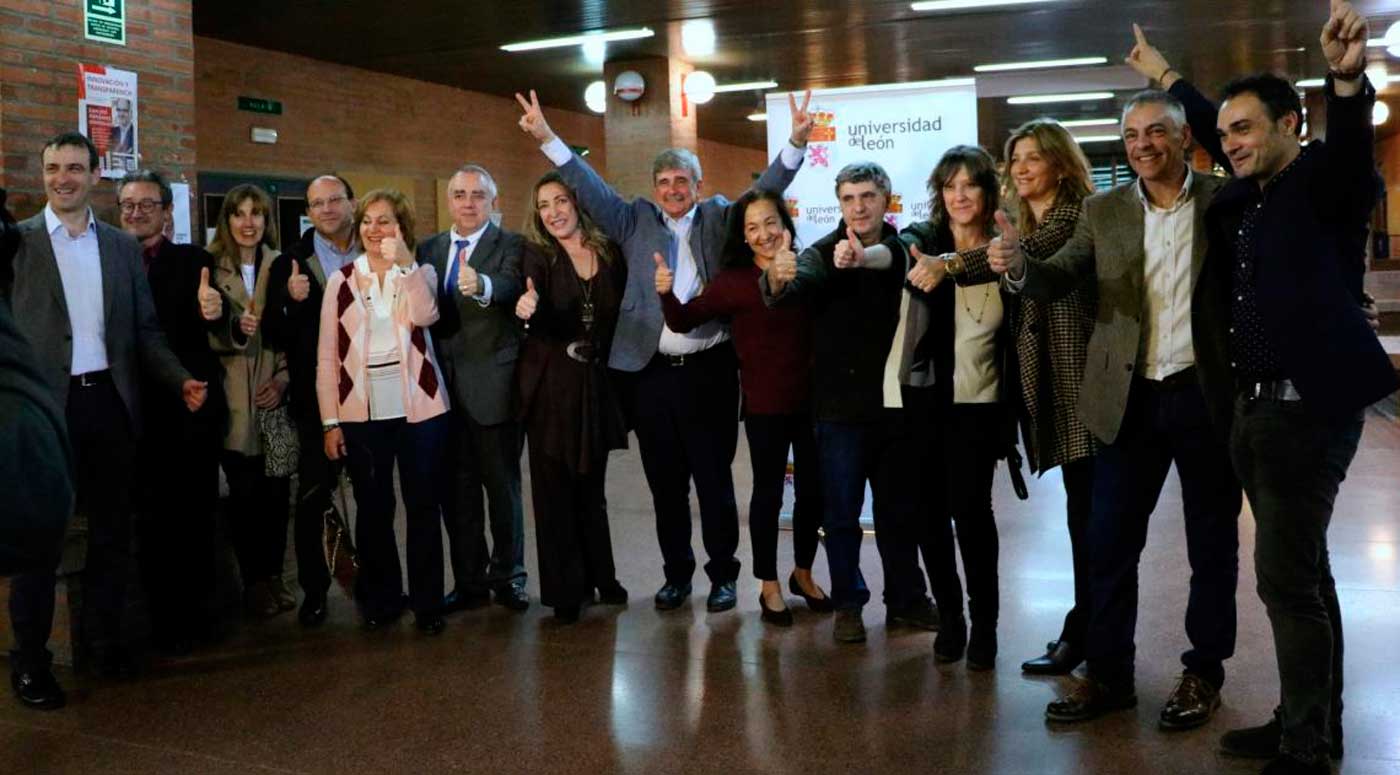 El equipo del actual rector, Juan Francisco García Marín, celebra la victoria electoral en marzo de 2020. | L.N.C.