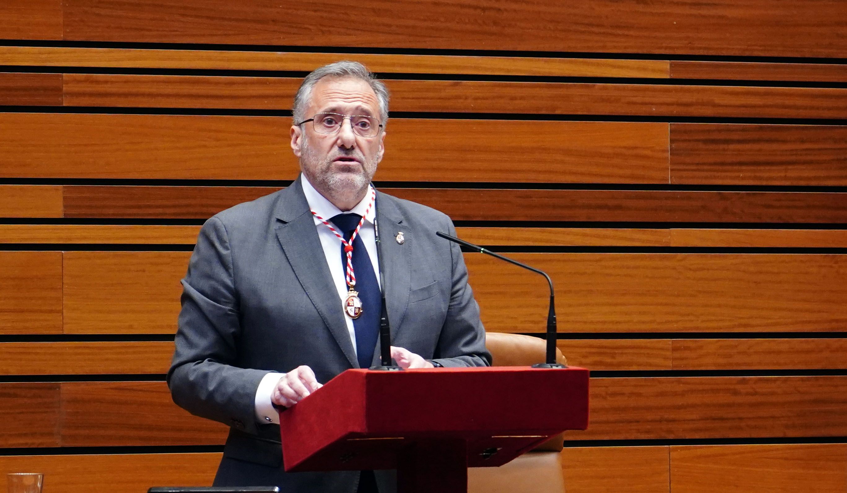 Carlos Pollán durante el discurso institucional. | ICAL
