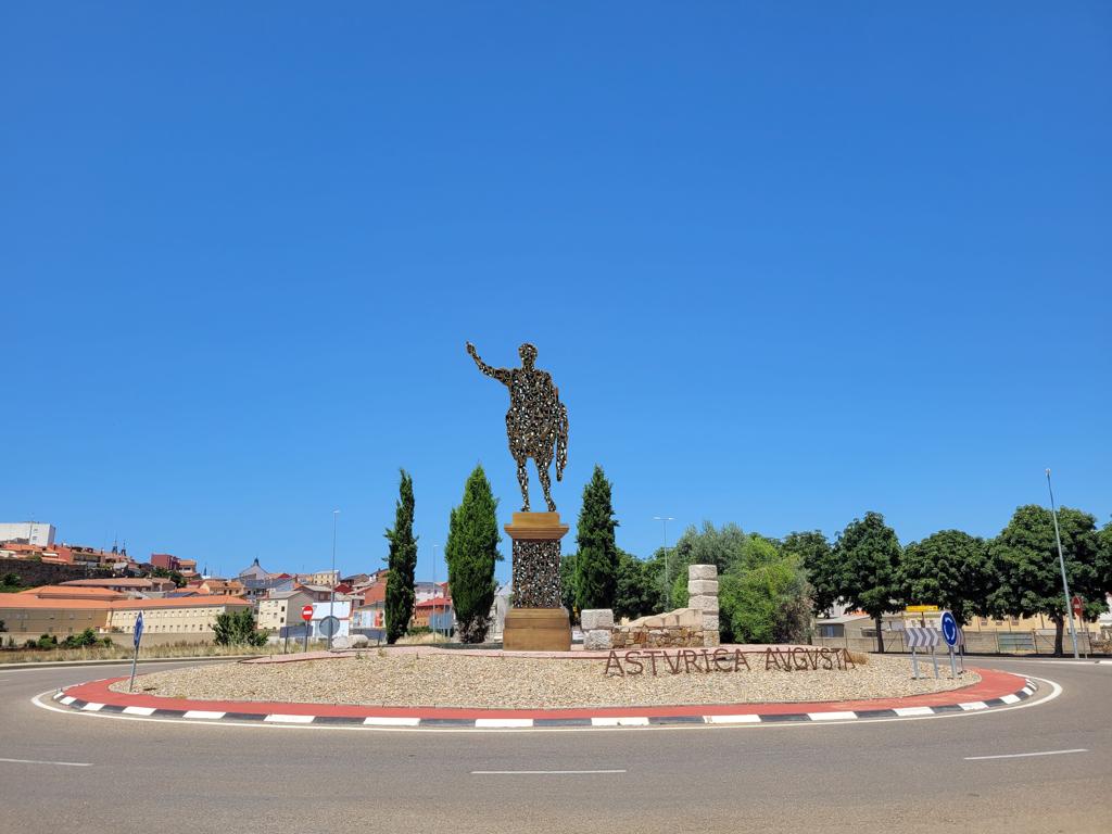 Recreación de la escultura que se colocará en Astorga. | L.N.C.