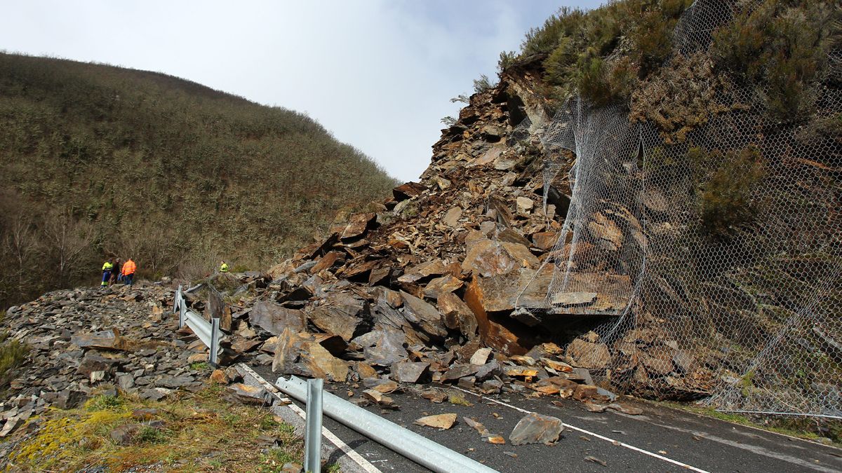 Desprendimiento en la carretera de Fornela. | ICAL