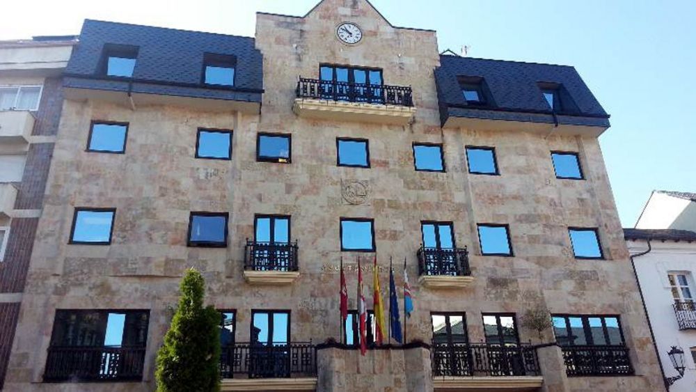 Fachada del Ayuntamiento de Bembibre. | L.N.C.