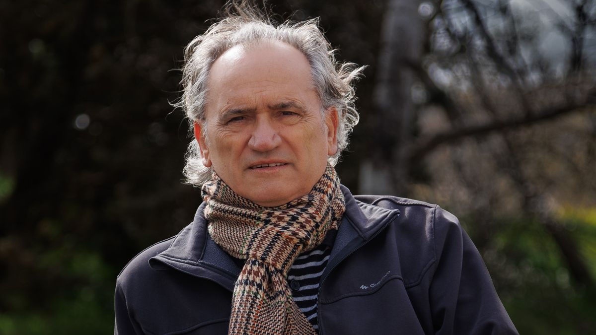 El autor de ‘El camino del mar’, Alfredo Álvarez. | MARCO ÁLVAREZ