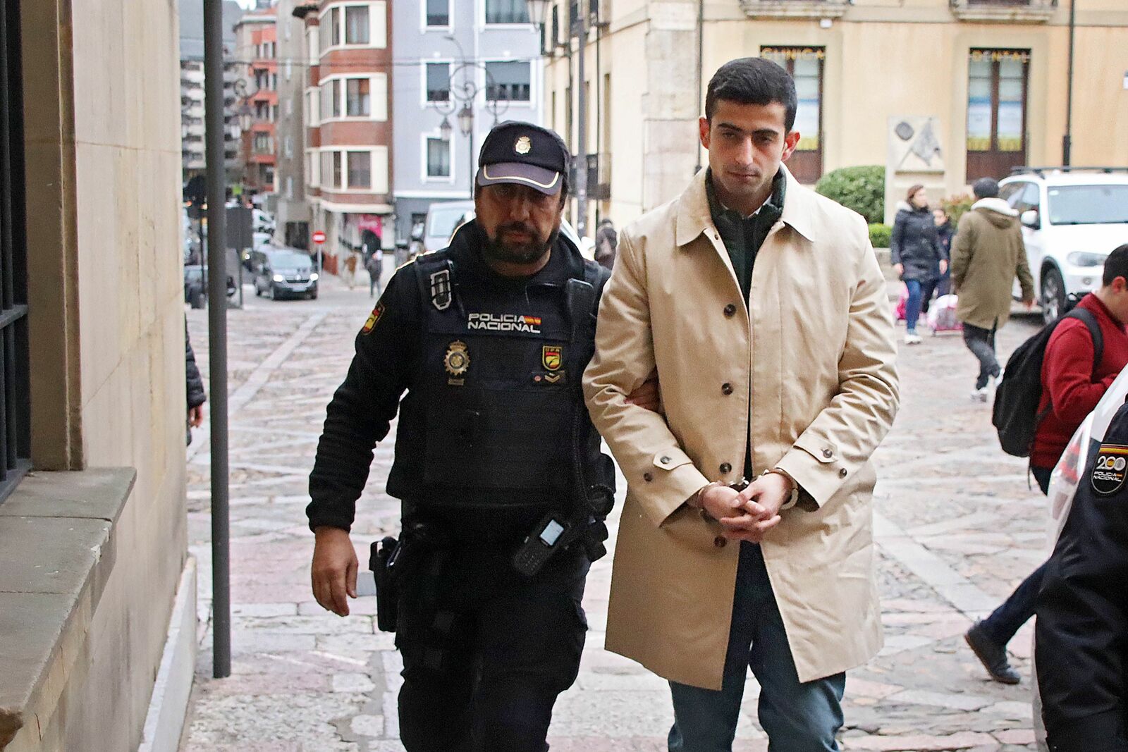  El acusado del crimen de Mario Fuentes en La Torre en 2021, Jorge C.B., a su llegada a la Audiencia Provincial. | PEIO GARCÍA (ICAL)