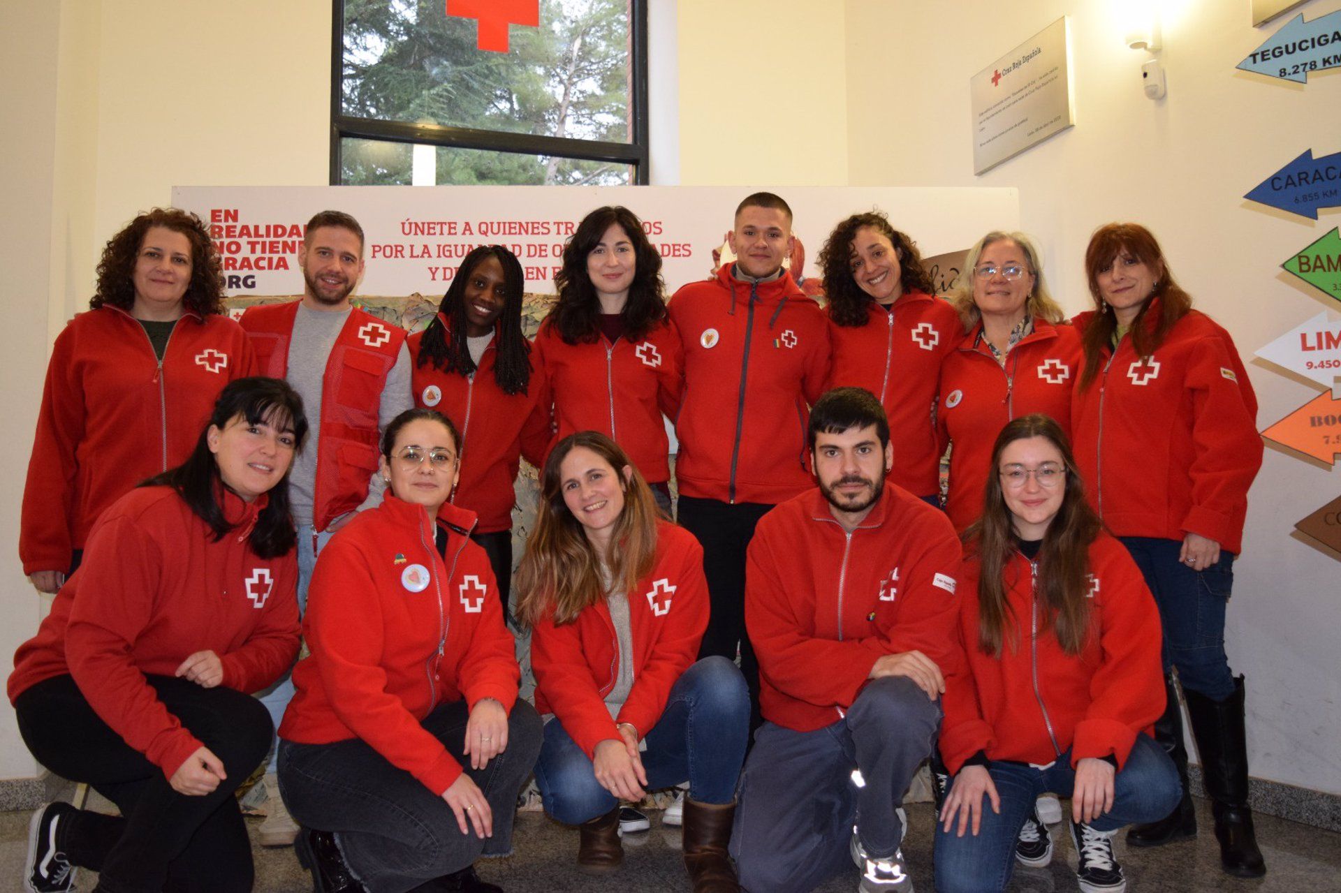 Miembros del equipo de Cruz Roja en León que presta asistencia a los refugiados ucranianos que llegan a la provincia. | Europa Press