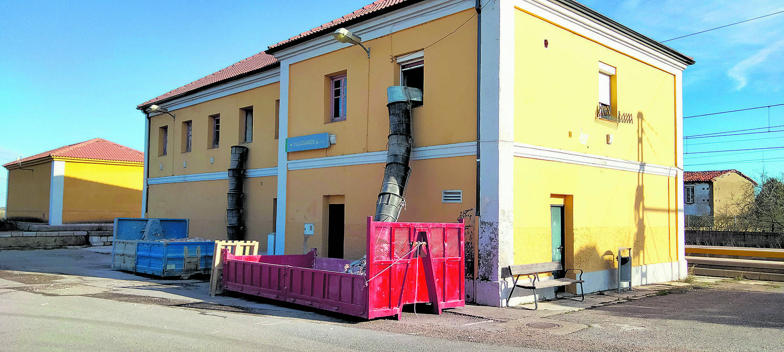 Obras en la estación de Villadangos del Páramo, que albergará un museo ferroviario. | L.N.C.