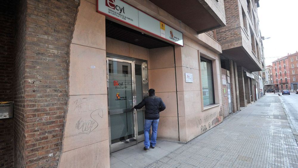 El mes de febrero deja 63 desempleados más en León. | ICAL