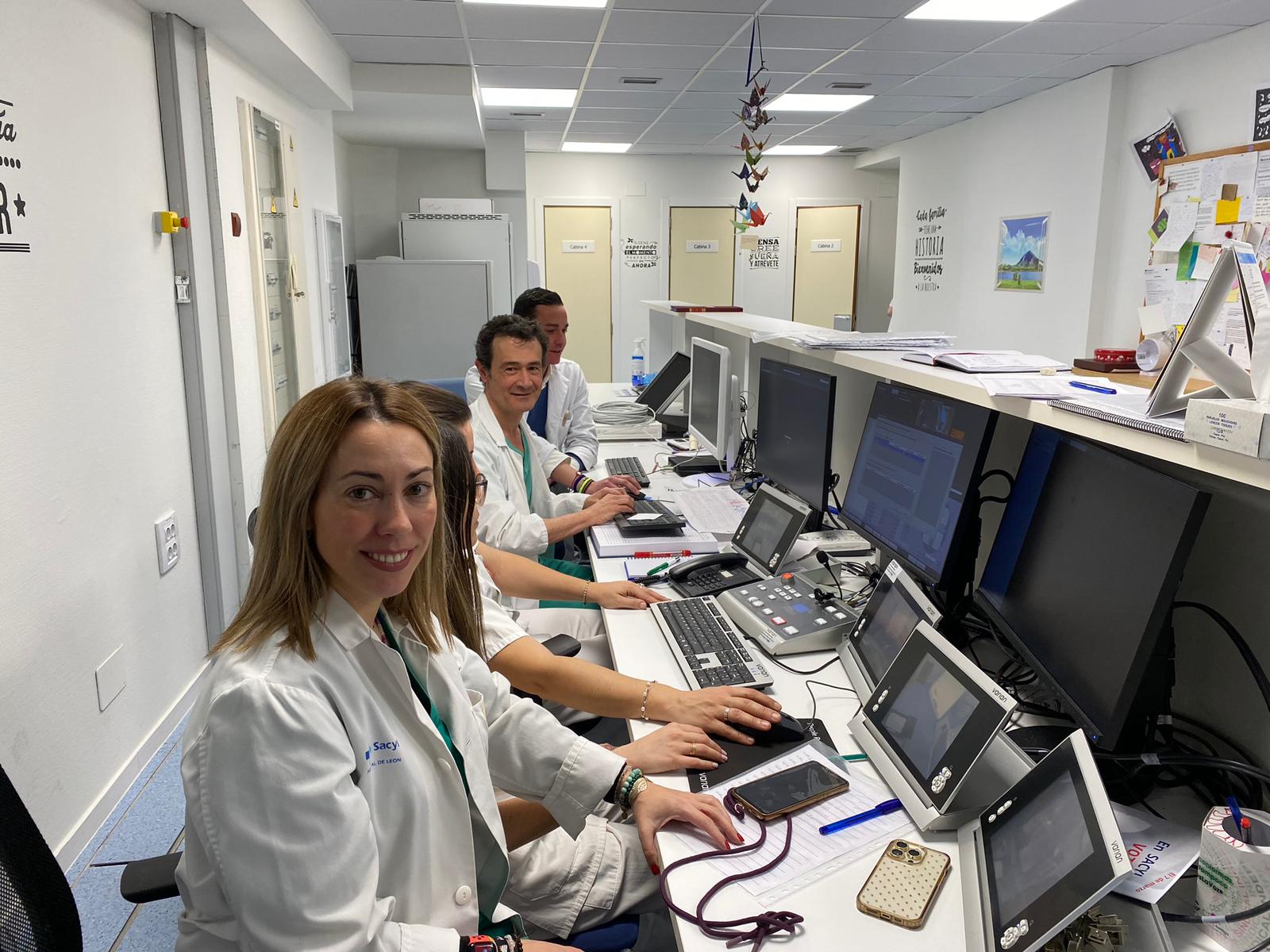 Equipo encargado de la nueva técnica en Oncología Radioterápica del Hospital de León. | L.N.C.