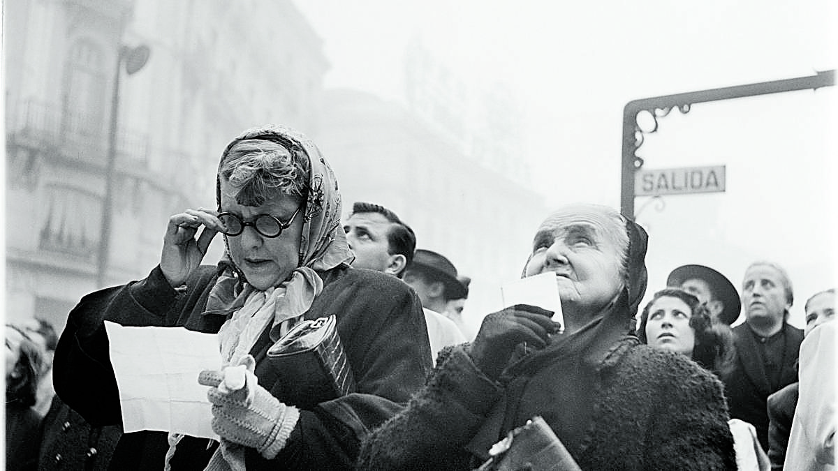 El fotógrafo catalán Francesc Catalá-Roca es conocido por capturar escenas cotidianas de personajes reales, muchas veces, femeninos. | FRANCESC CATALÁ-ROCA