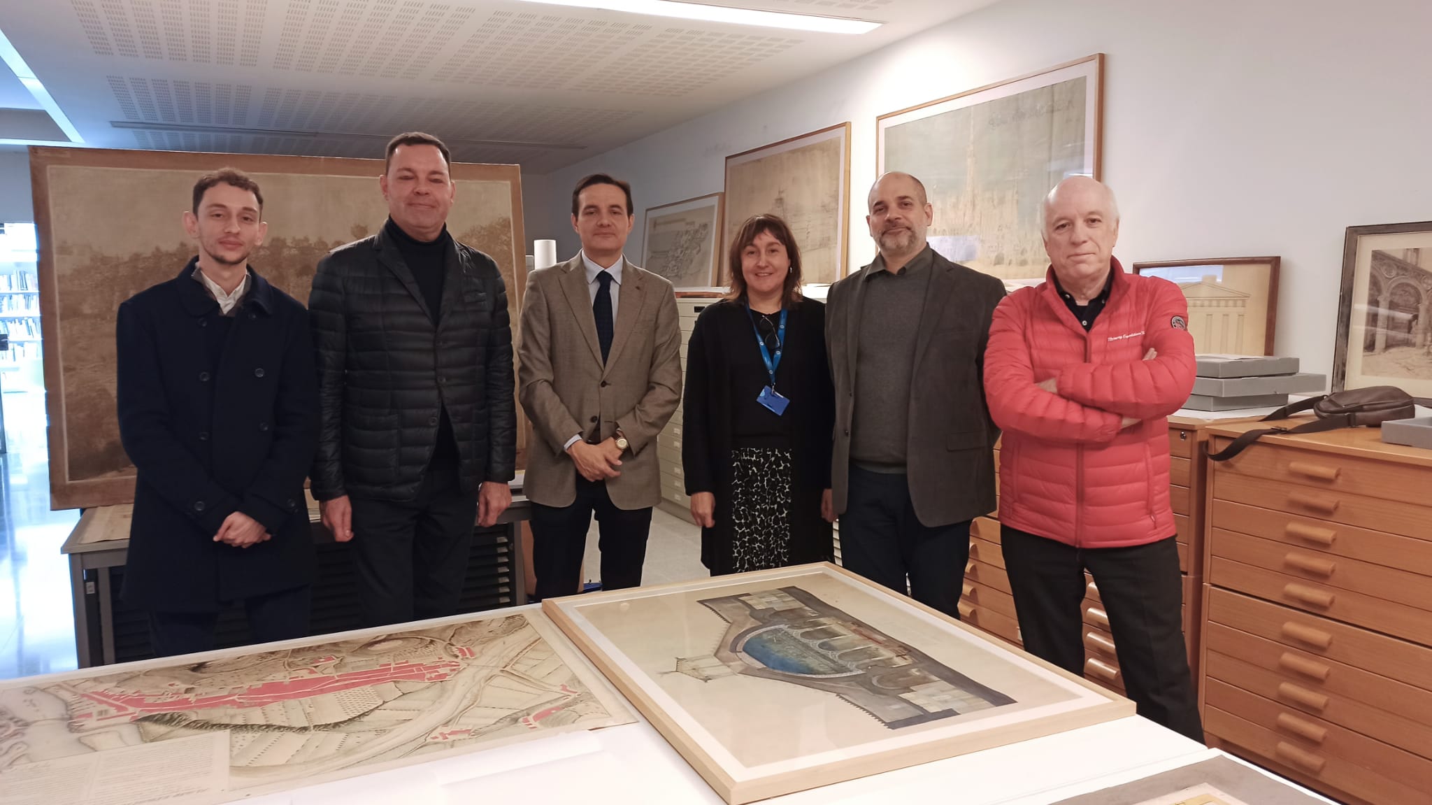 La delegación leonesa con representantes de la Real Cátedra Gaudí de Barcelona. | L.N.C.