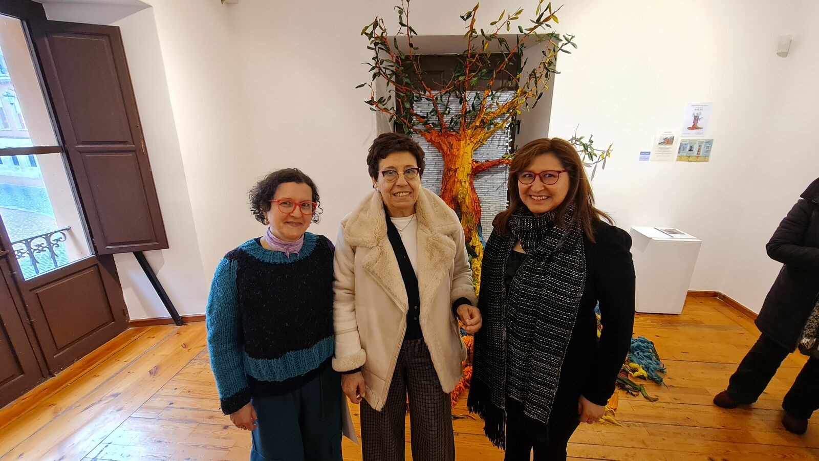 Elena Aguado presidió la inauguración de la muestra de arte textil. | L.N.C. Elena Aguado presidió la inauguración de la muestra de arte textil. | L.N.C.