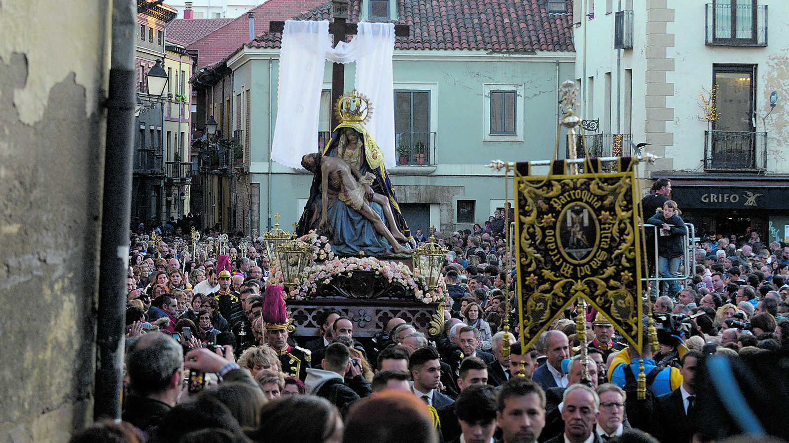 Viajar a León en Semana Santa será este 2024 un poco más caro que hace un año. | MAURICIO PEÑA