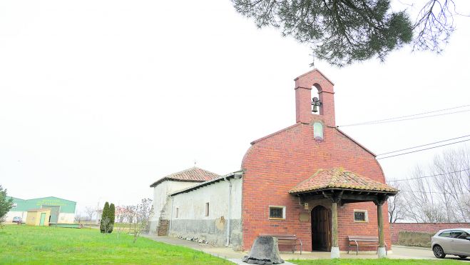 Vista exterior de la ermita de Bercianos del Páramo. | MAURICIO PEÑA